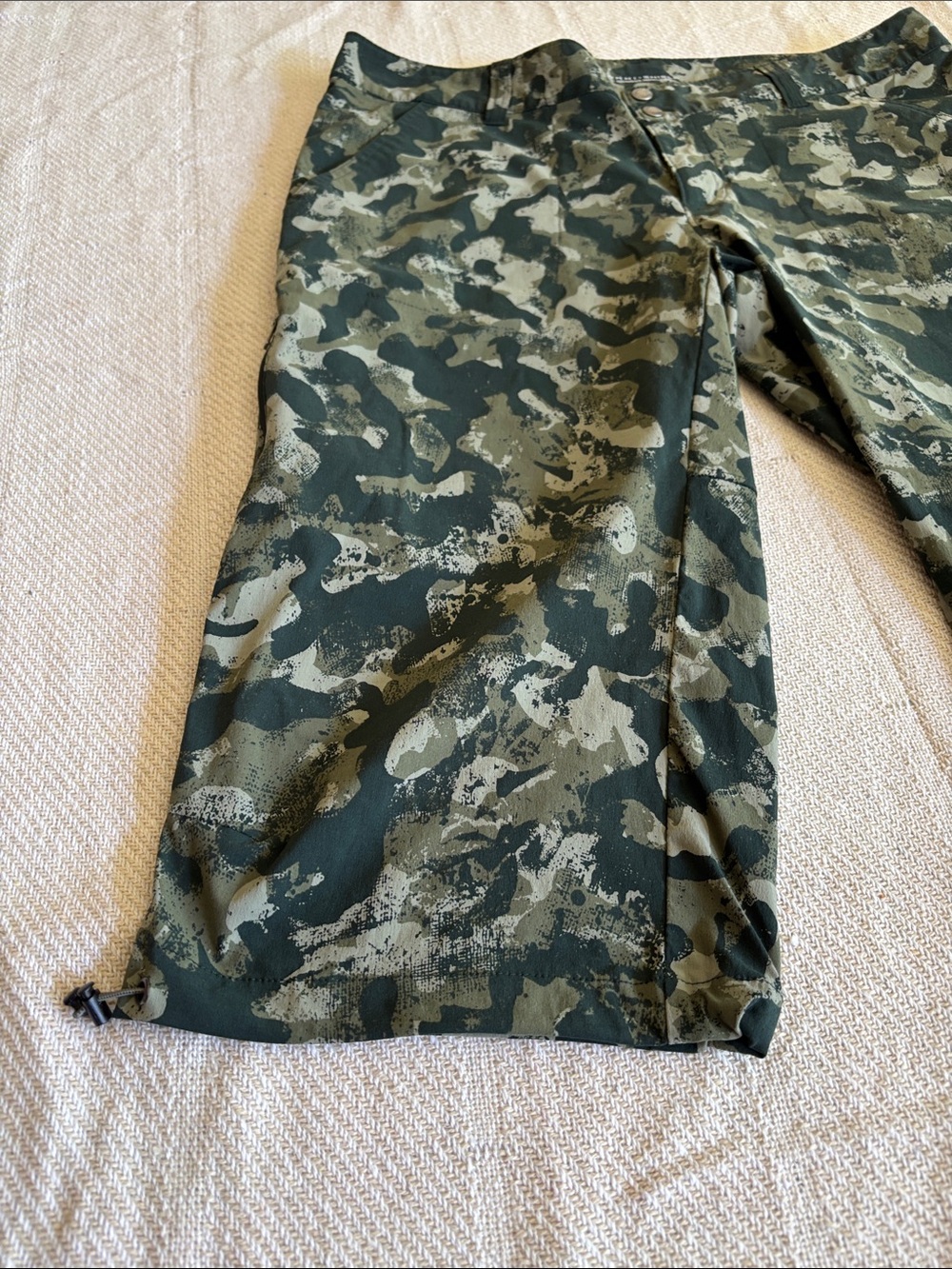 Columbia Omni Shield Camo Capri Pants Button Zip Stretch Size 16 - Picture 12 of 17
